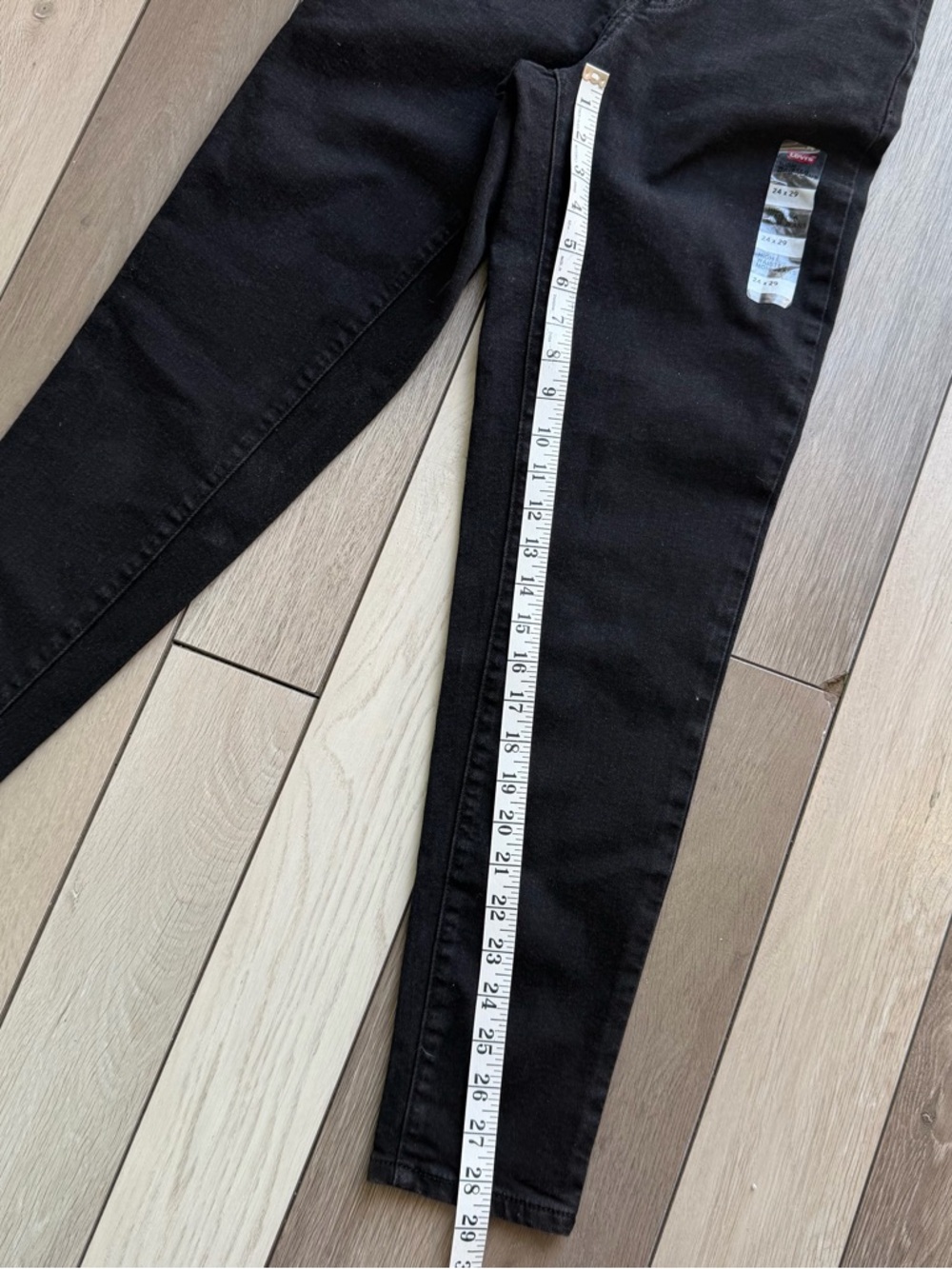 Levi’s High Waisted Mom Jeans Black 24x29 NWT - Picture 7 of 7